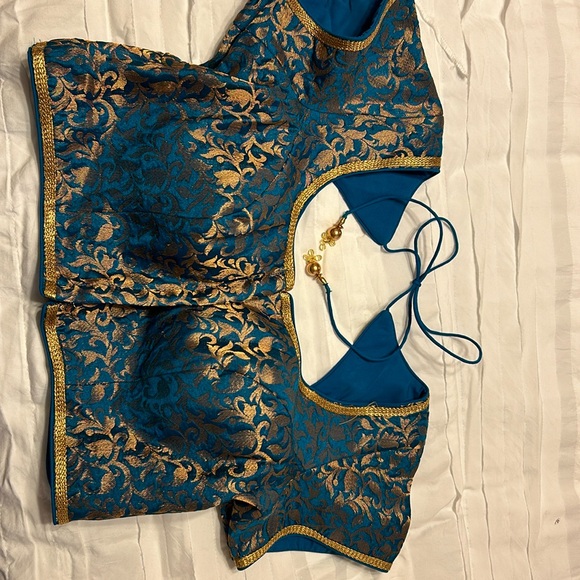 Indian silk blouse blu and gold pattern - Picture 1 of 2